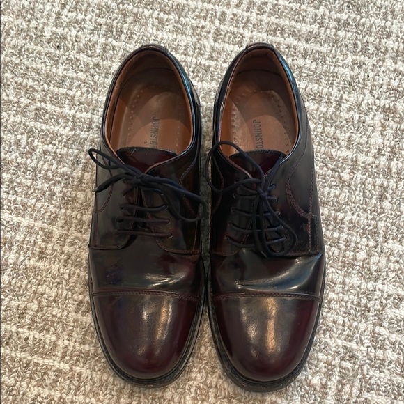 Classic Johnston & Murphy Dark Brown Distressed Leather Oxfords